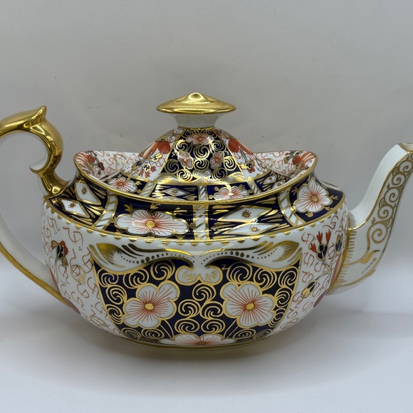 Royal Crown Derby Imari 2451 Partial Teapot. Large 6 cup teapot dated 1939. - Picture 1 of 17